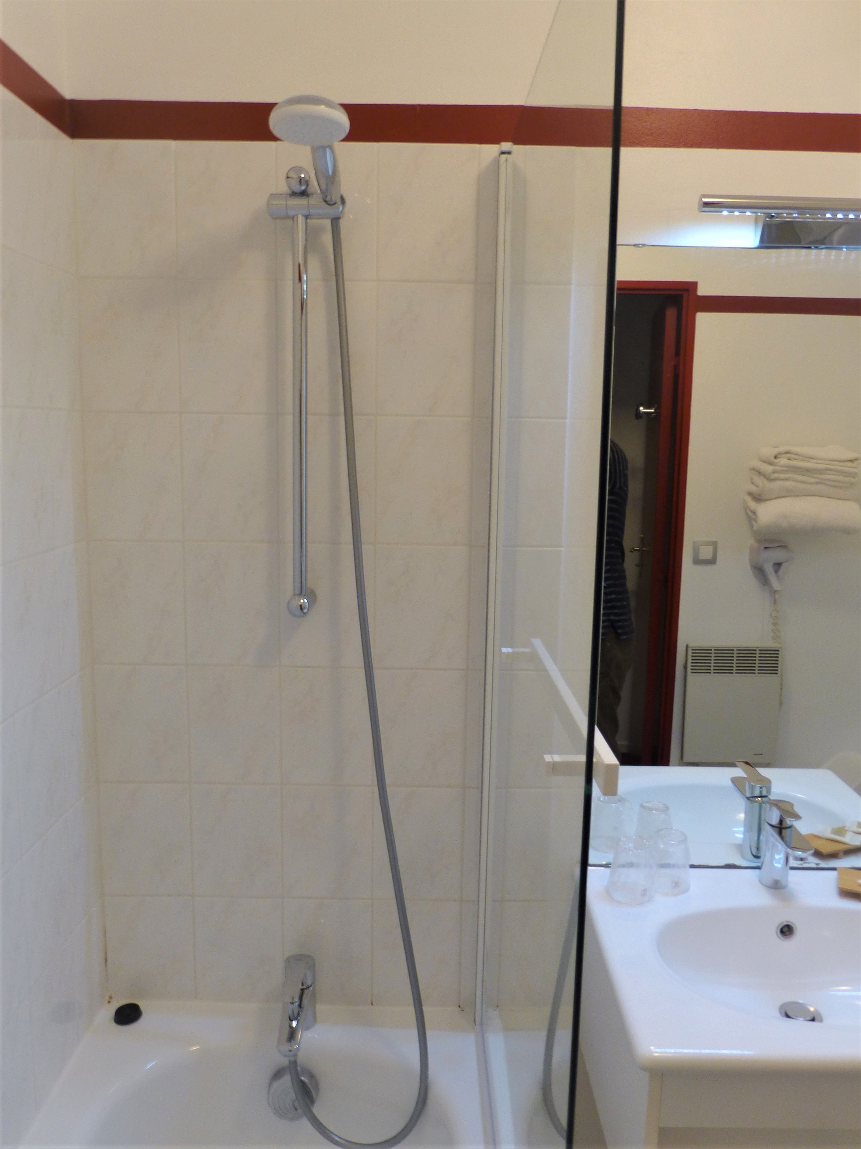 double room | bathroom shower
