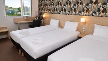 Klassieke driepersoonskamer, 3 eenpersoonsbedden | Luxe beddengoed, Select Comfort-bedden, individueel gemeubileerd
