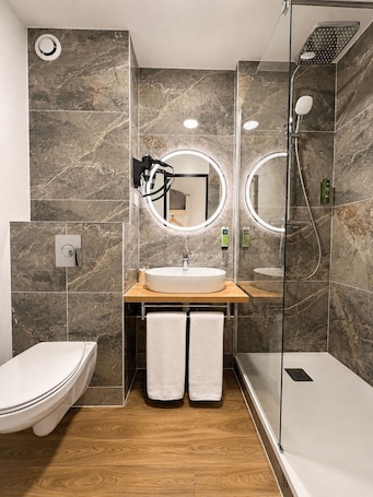 Free toiletries, hair dryer, towels, soap. Hôtel Altina