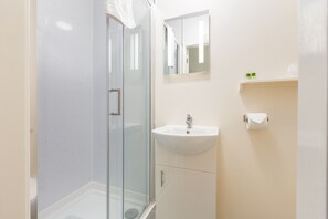 Bathroom - The Almeria (Blackpool)