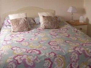 Habitación con 2 camas individuales, baño privado, planta baja