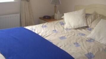 Phòng đôi phong cách cổ điển, có phòng tắm riêng