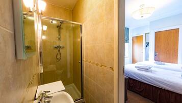 Standard Double or Twin Room, Ensuite (Rooms 2-3) | Bathroom