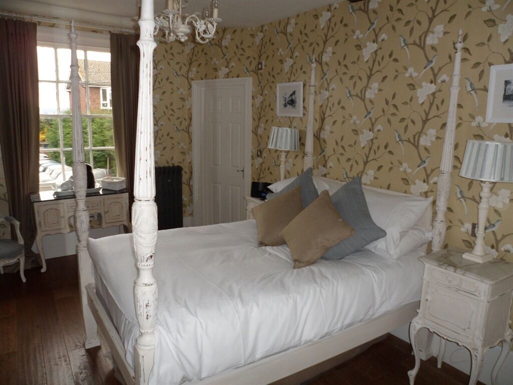 deluxe double room, ensuite (evangeline) | wifi