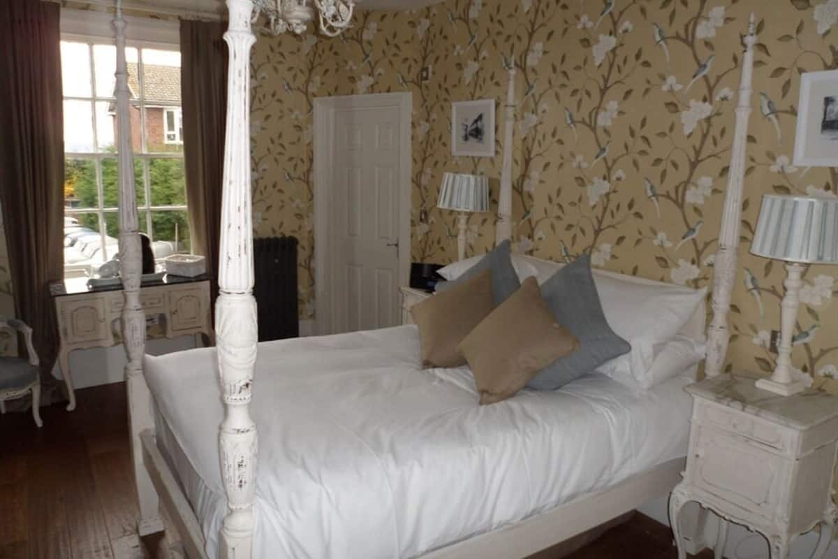 deluxe double room, ensuite (evangeline) | wifi