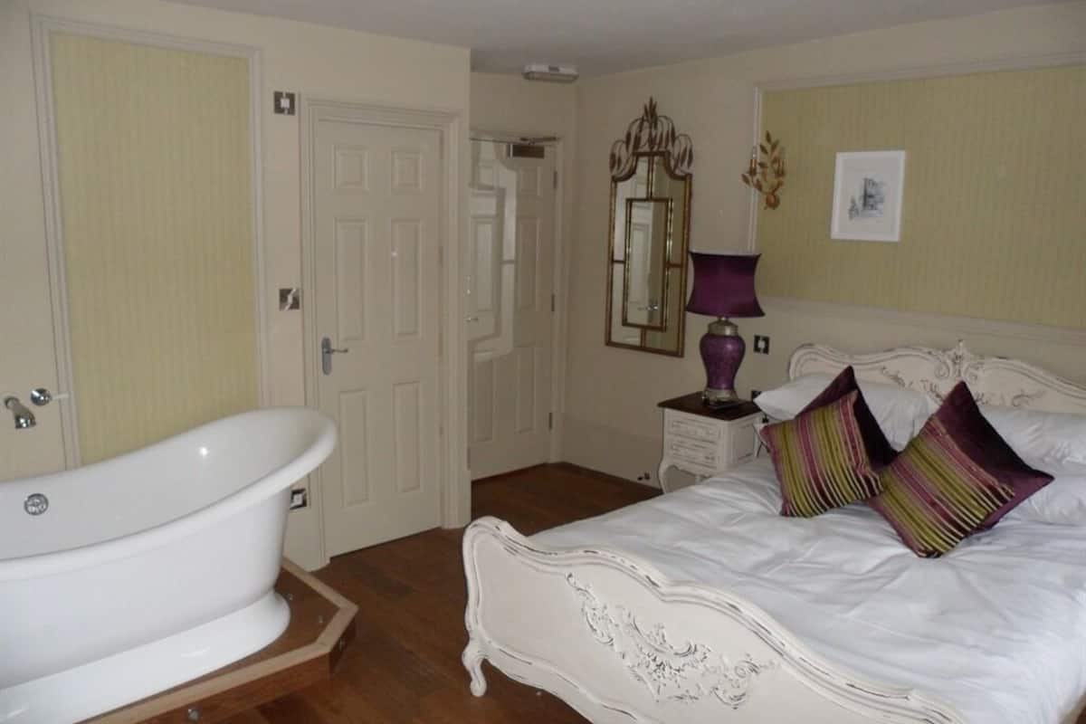 deluxe double room, ensuite (amelia) | wifi