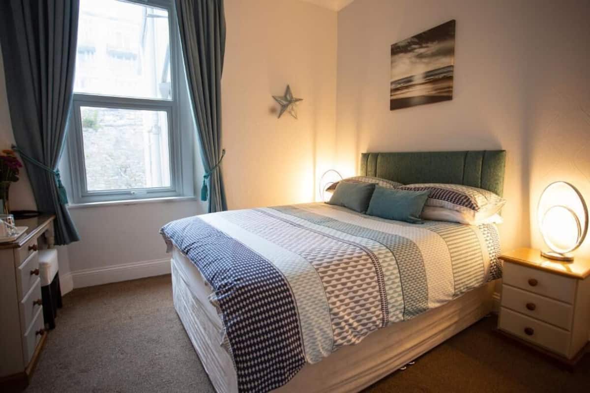 Standard Double Room, Private Bathroom | Individually decorated, individually furnished, laptop workspace