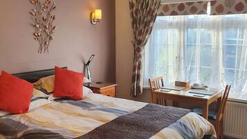 Desk, soundproofing, free WiFi