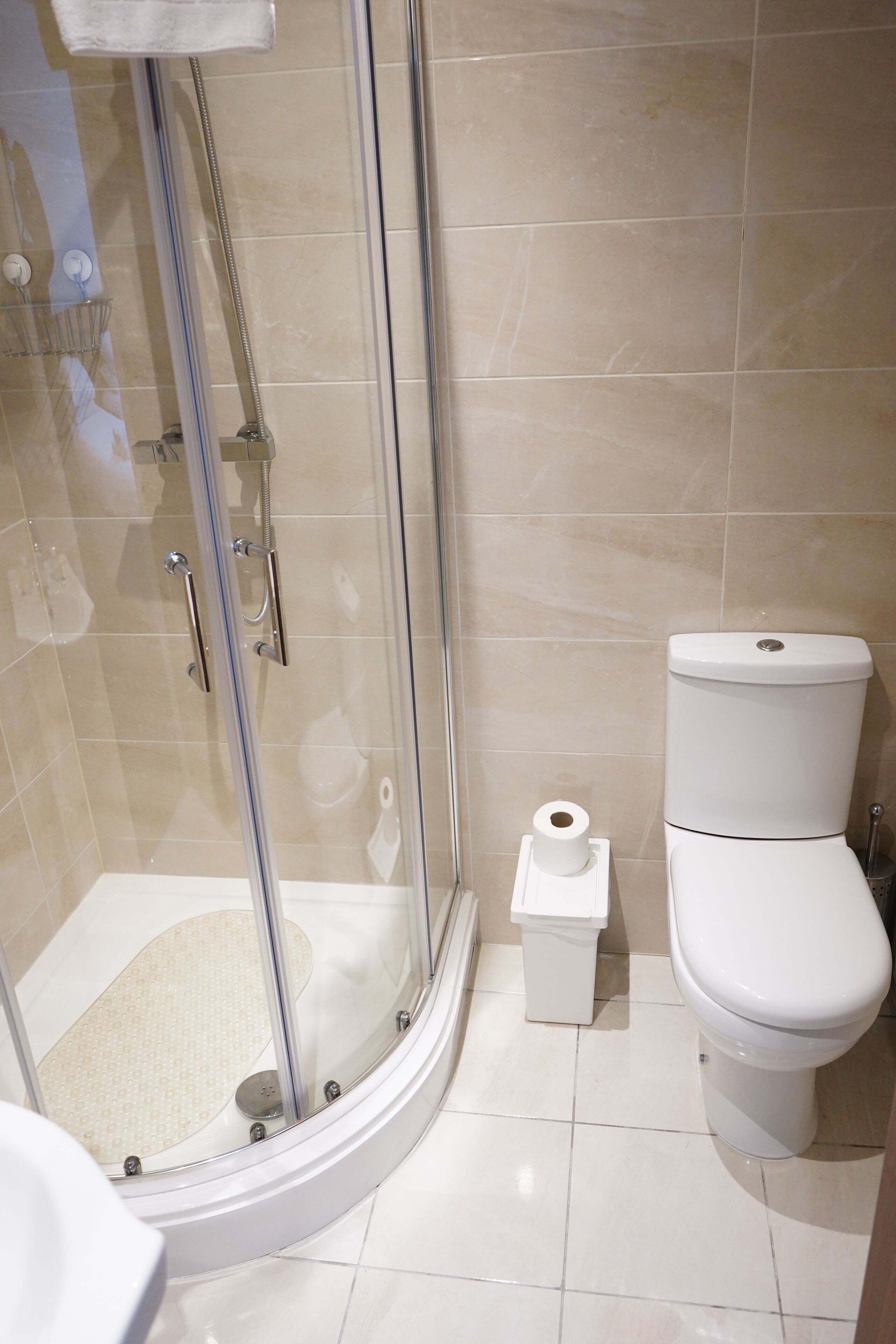 triple room, ensuite (2 adults & 2 children) | bathroom