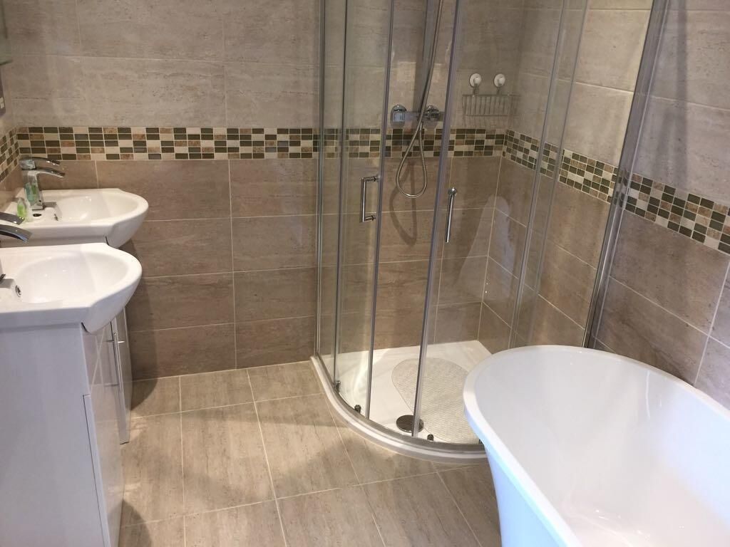 executive double room, ensuite (with bath and shower ) | bathroom