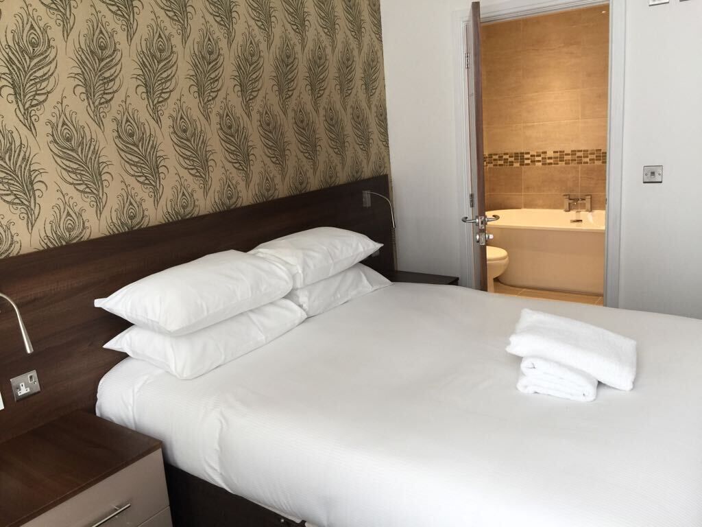 executive double room, ensuite (with bath and shower )