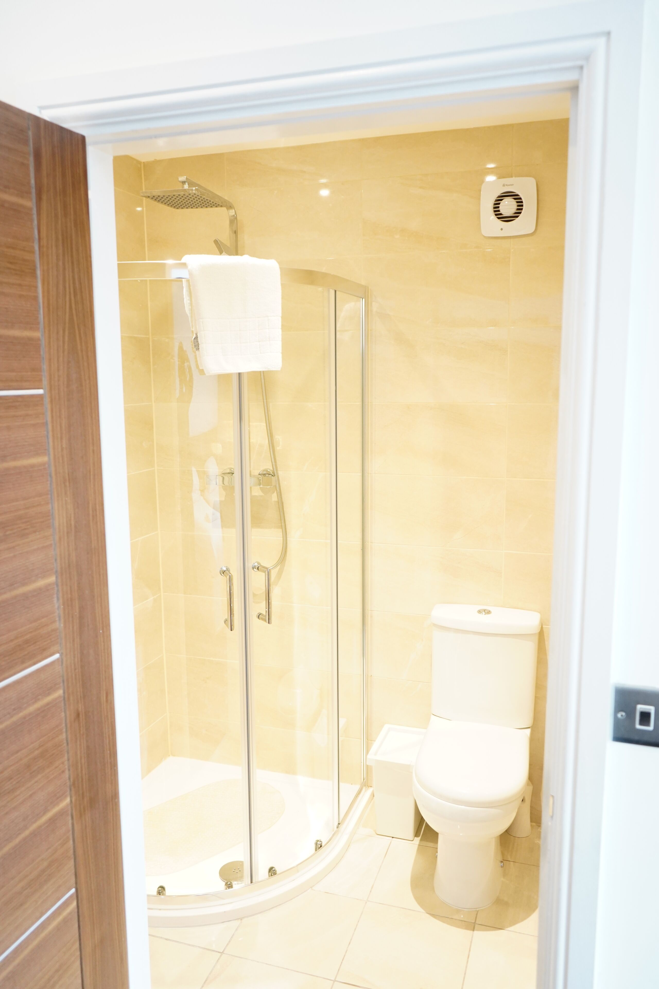 triple room, ensuite (2 adults & 2 children) | bathroom