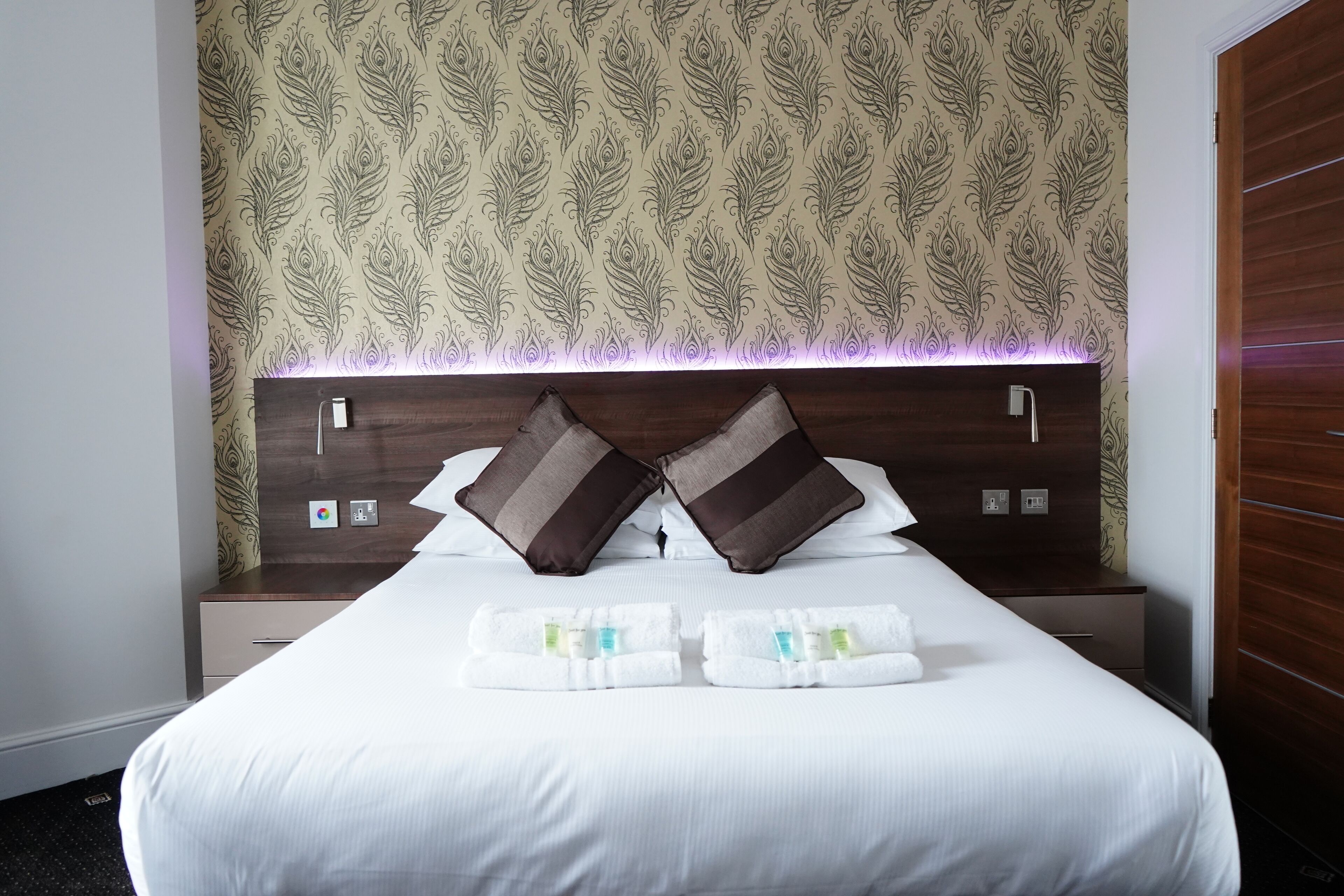 executive double room, ensuite (with bath and shower )