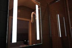 Deluxe Triple Room, Ensuite | Bathroom