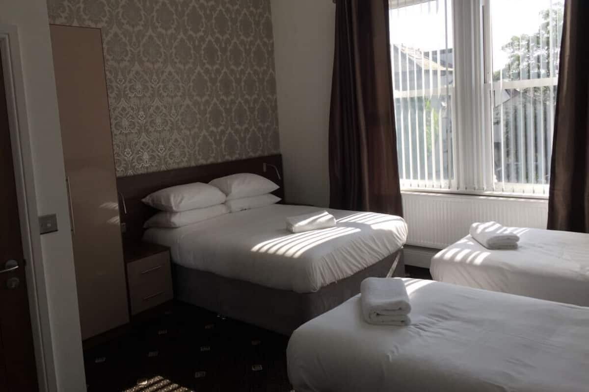 Triple Room, Ensuite (2 Adults & 2 Children) | Bathroom