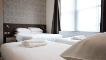 Dreibettzimmer, mit Bad (2 Adults & 2 Children)