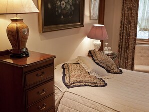 Room - Little Red Rooster Rest and Spa (Tenby)
