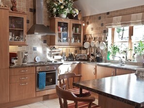 Restaurant - Little Red Rooster Rest and Spa (Tenby)