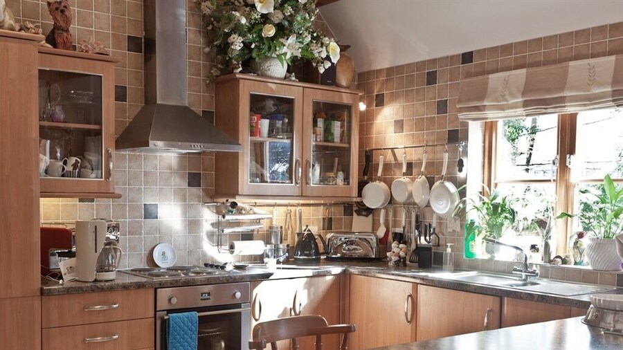 Little Red Rooster Rest and Spa