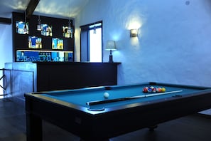 Bar (on property) - Aamod Dalhousie (Dalhousie)