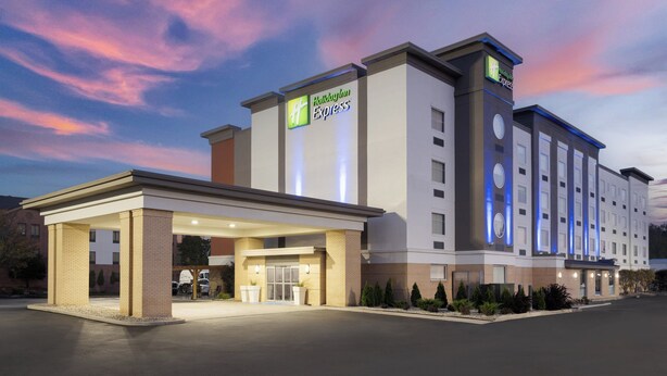 A Holiday Inn Express hotel with a covered entrance, multiple floors, and a parking lot. - Holiday Inn Express Toledo North by IHG (Toledo)