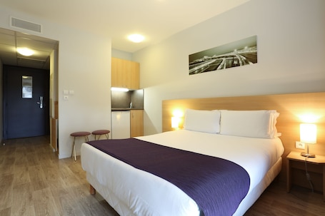 Premium bedding, individually decorated, individually furnished, desk. Eastlodge Lyon Est Eurexpo