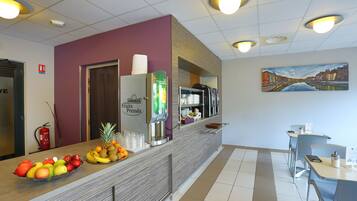 Free daily buffet breakfast