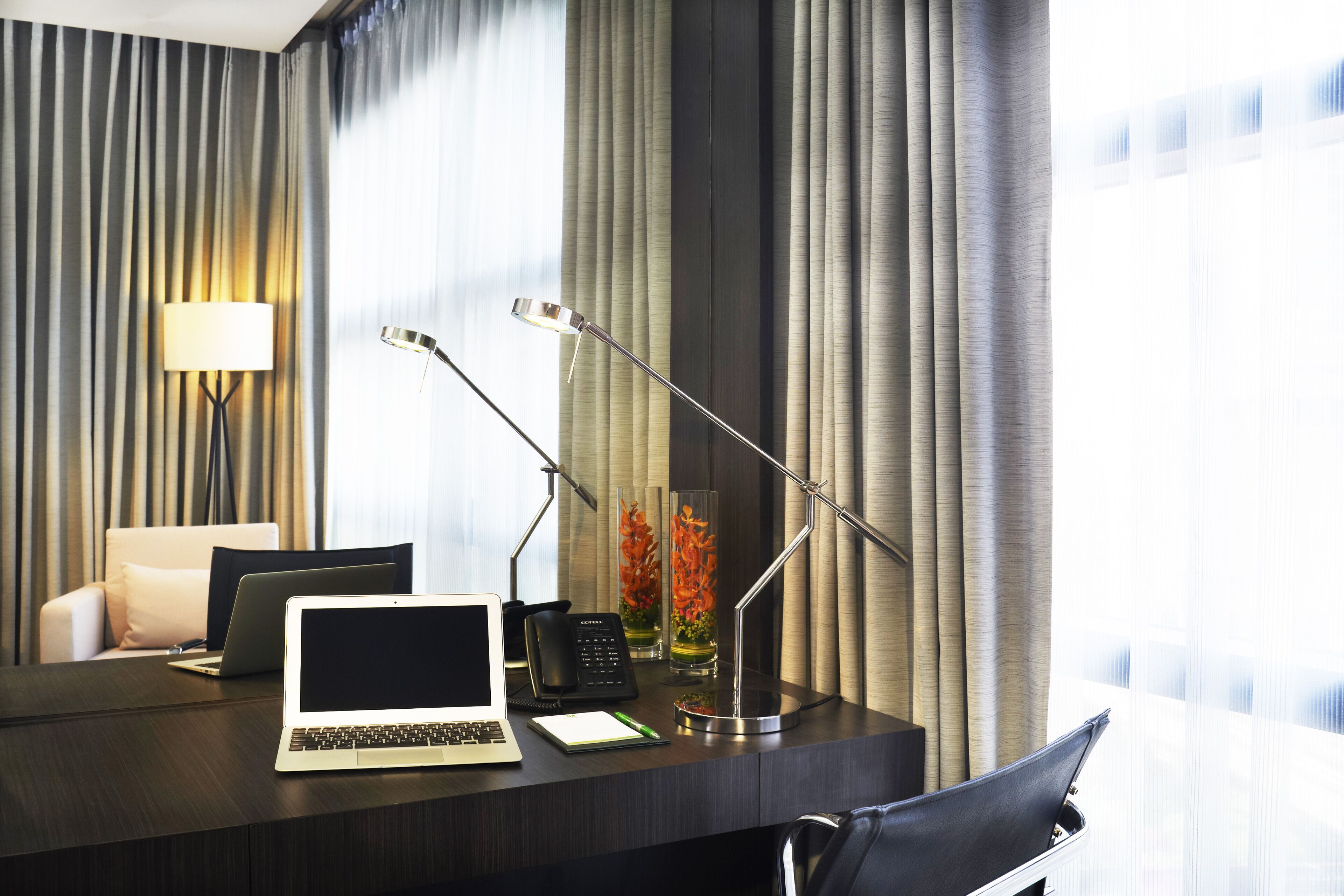 32-inch tv with cable channels, ipod dock