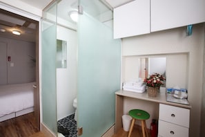 Double Room | Desk, iron/ironing board, free WiFi