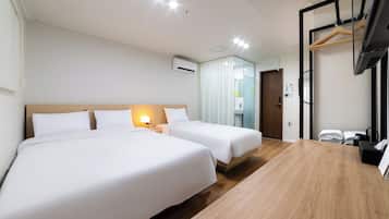 Quarto duplo luxo | Escrivaninha, ferros/tábuas de passar roupa, Wi-Fi de cortesia