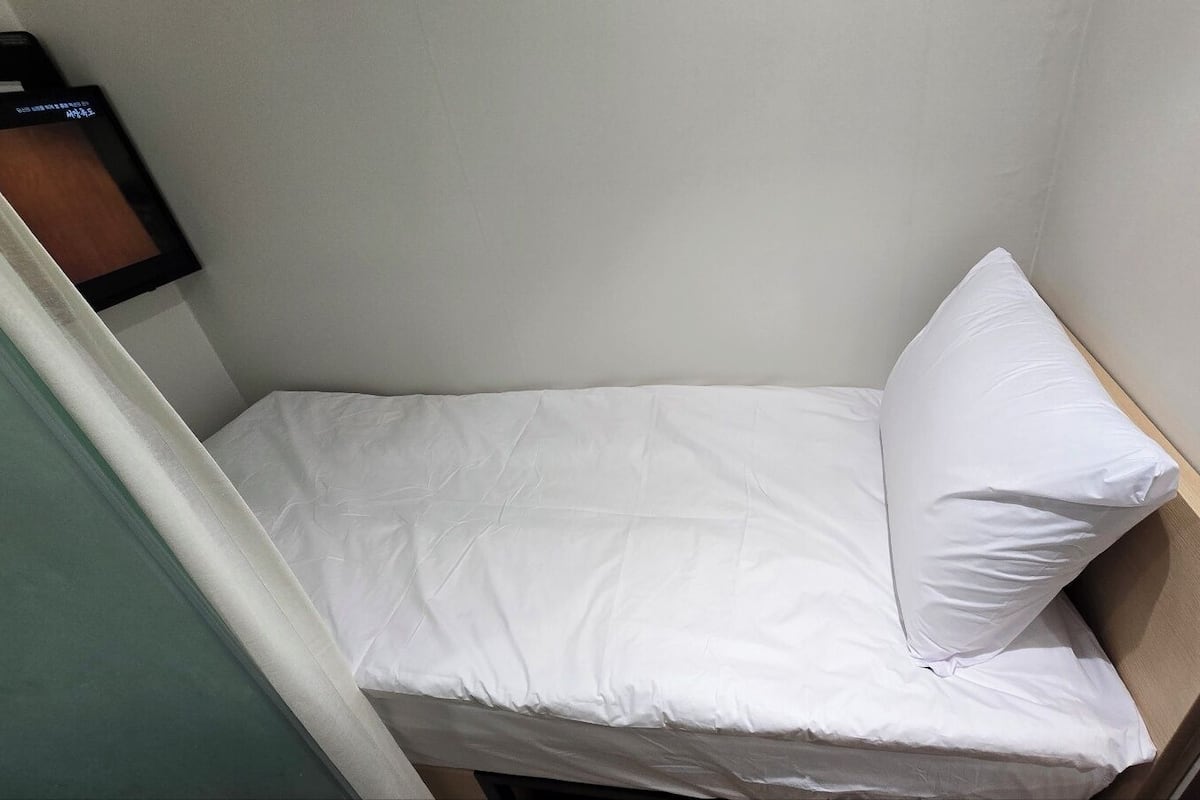 Chambre Simple | Bureau, fer et planche à repasser, Wi-Fi gratuit