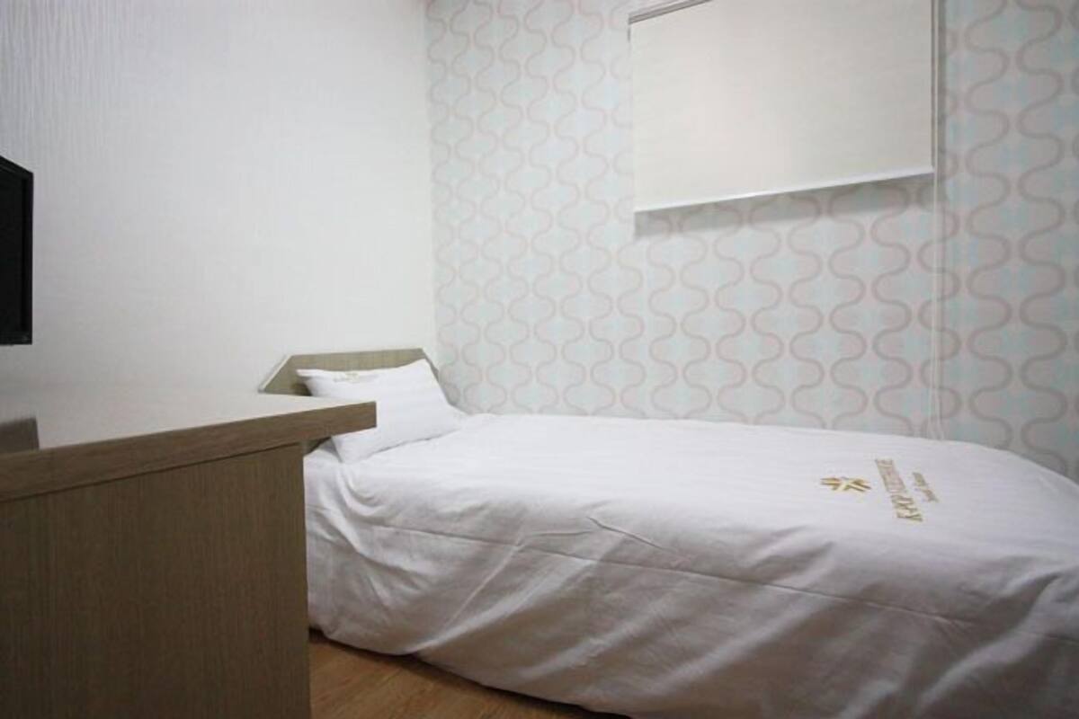 Chambre Simple, salle de bains commune
