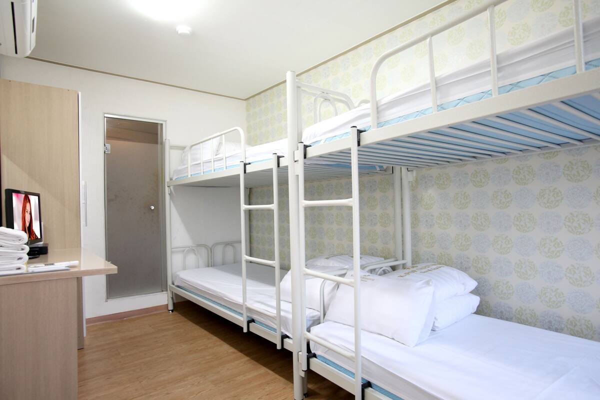 Pour 4 personnes (K-Pop Two Bunk Bed)