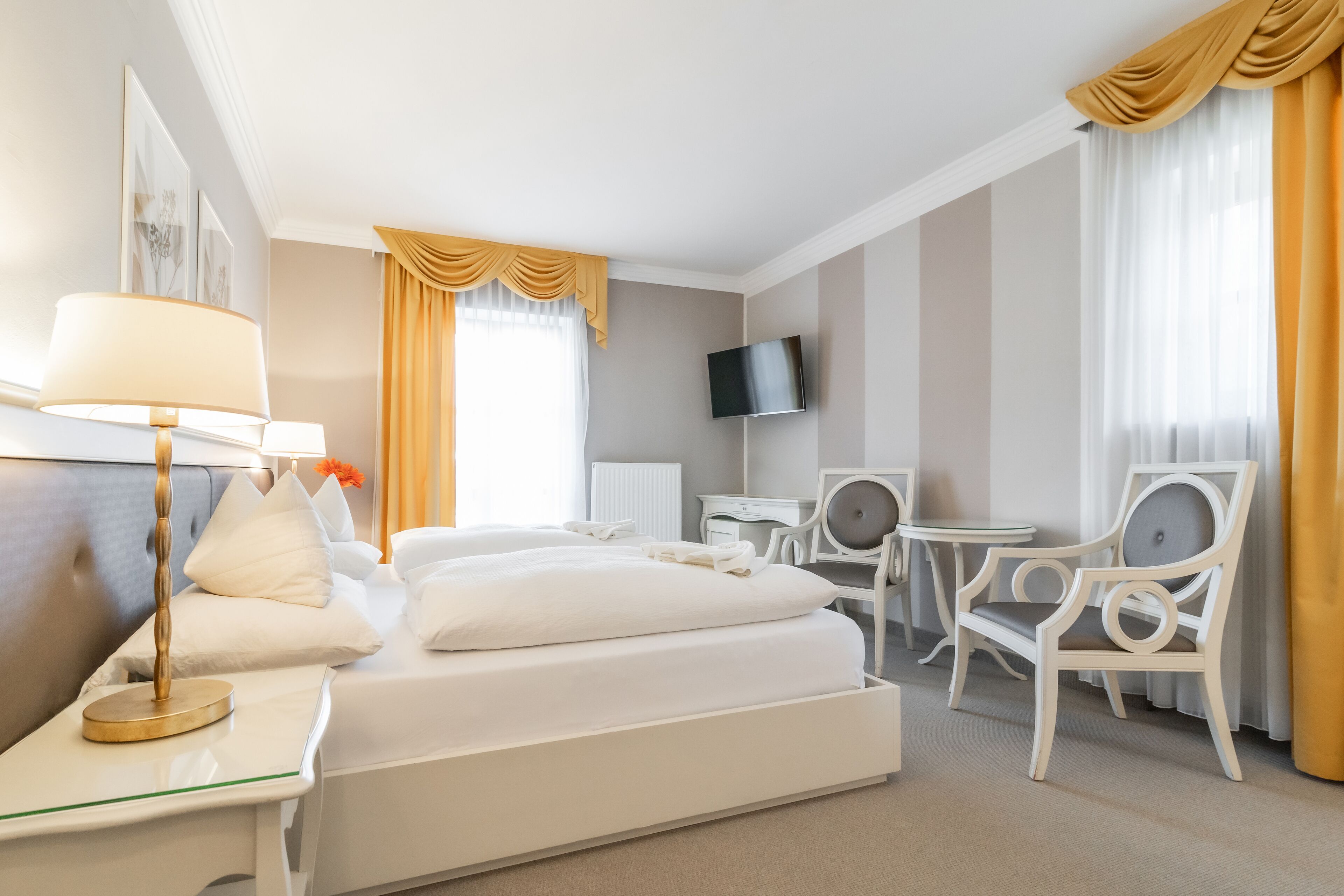 superior double room | in-room safe, individually decorated, individually furnished, desk