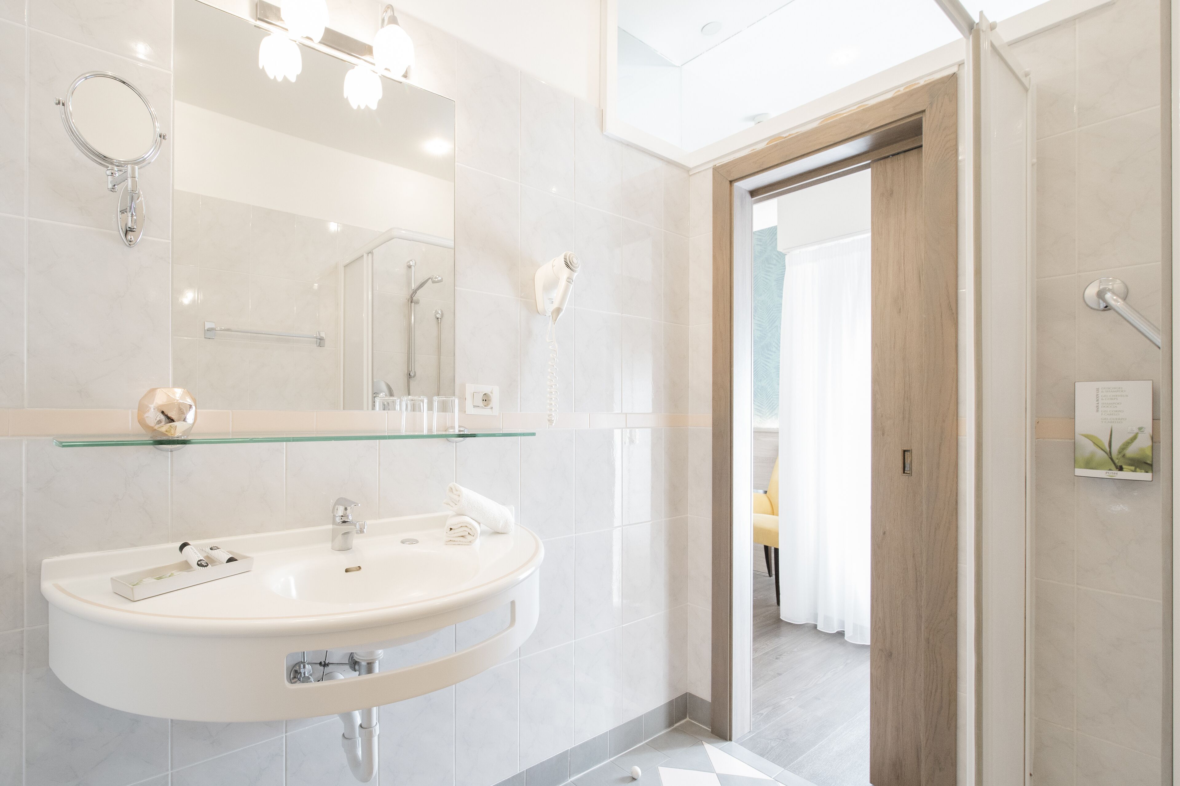 Comfort Double Room | Bilik Mandi | Pancuran mandi, kelengkapan dandanan diri percuma, pengering rambut 