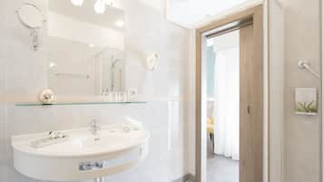 Comfort Double Room | Bilik Mandi | Pancuran mandi, kelengkapan dandanan diri percuma, pengering rambut