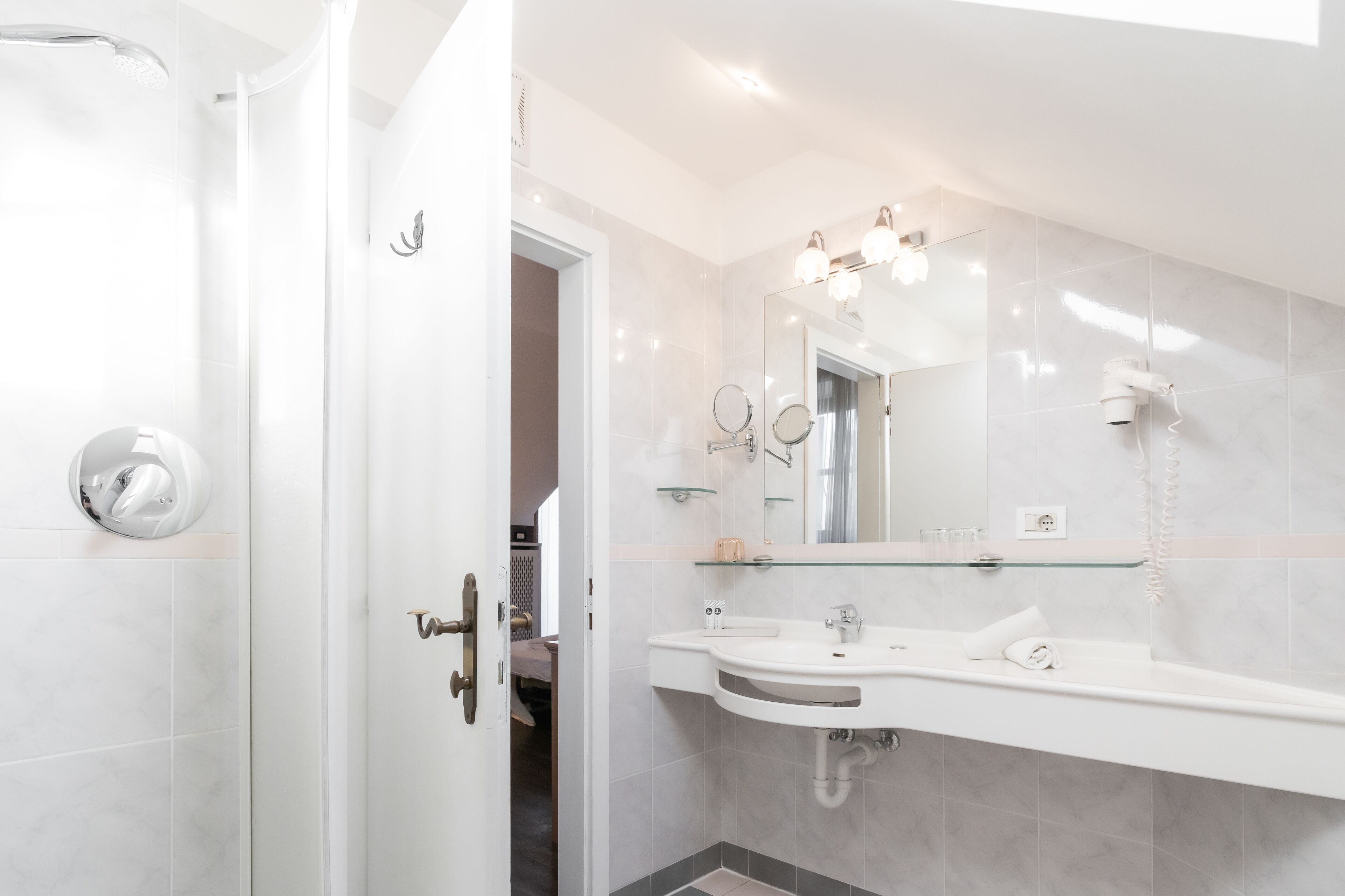 standard triple room, mountain view | bathroom | shower, free toiletries, hair dryer, towels