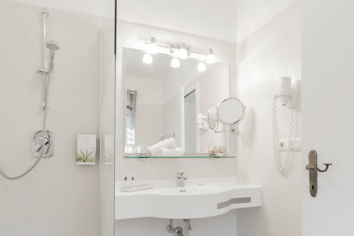 superior double room | bathroom | shower, free toiletries, hair dryer, towels