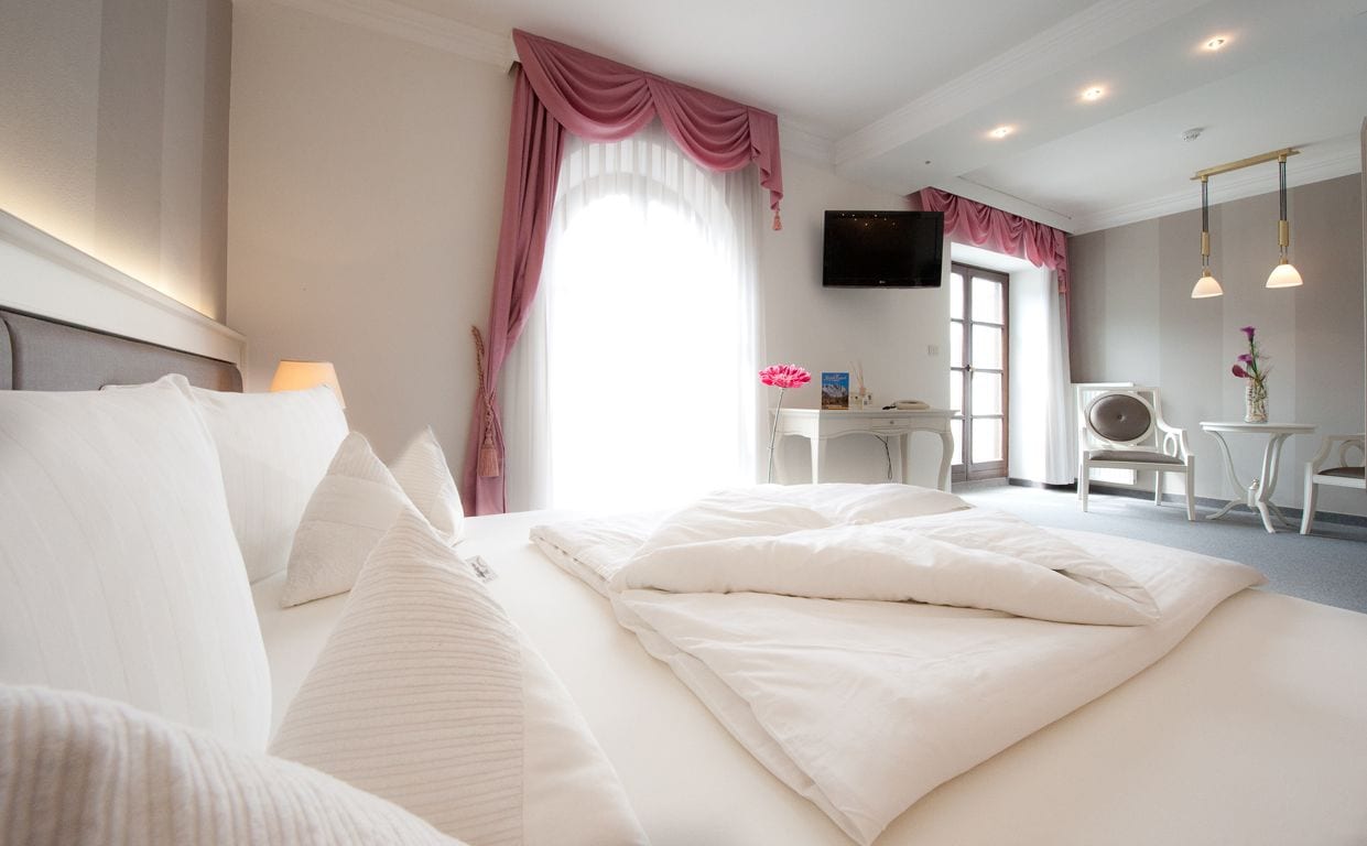 deluxe double room | in-room safe, individually decorated, individually furnished, desk
