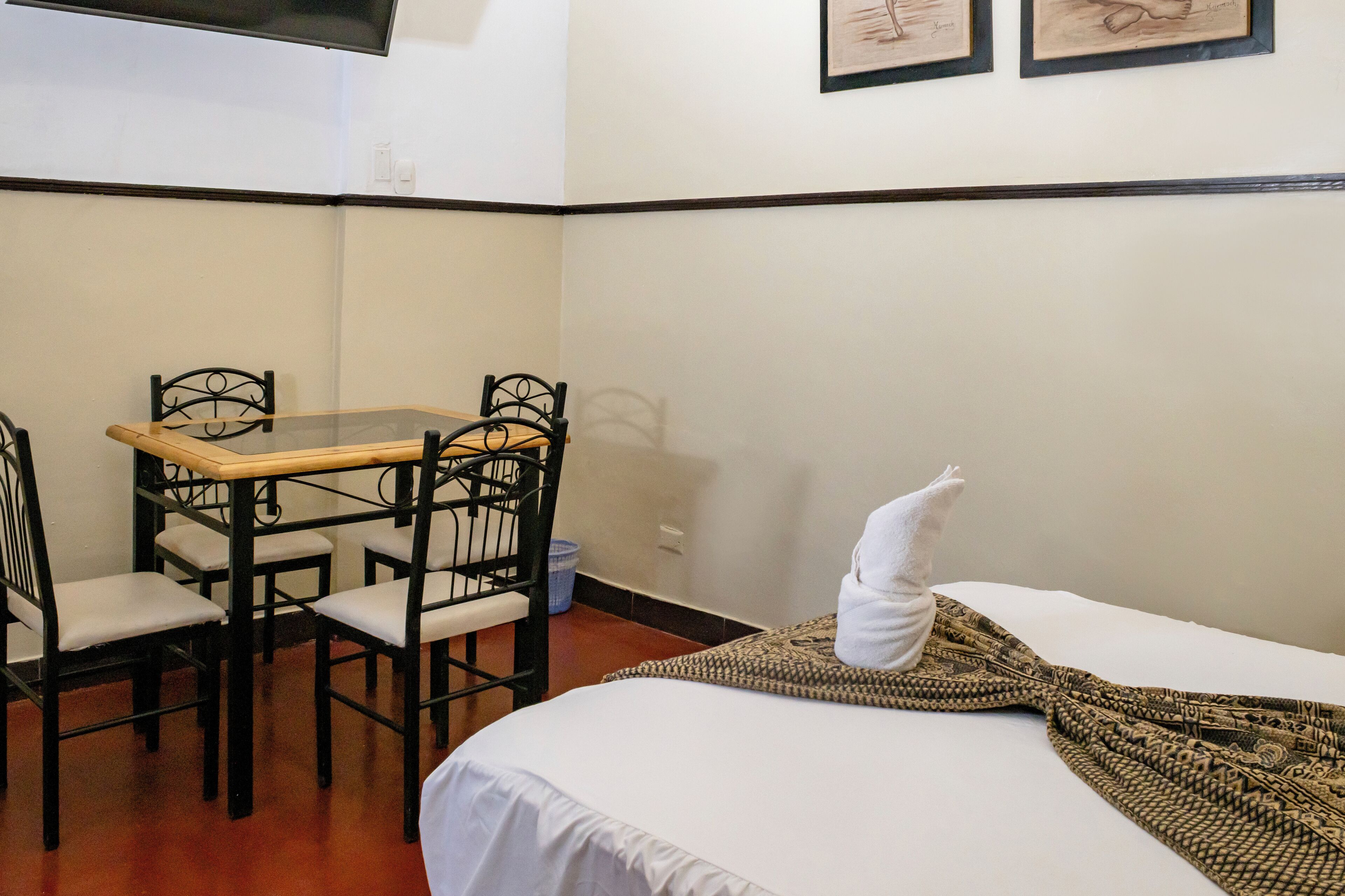 superior single room | 1 bedroom, down duvets, in-room safe, desk