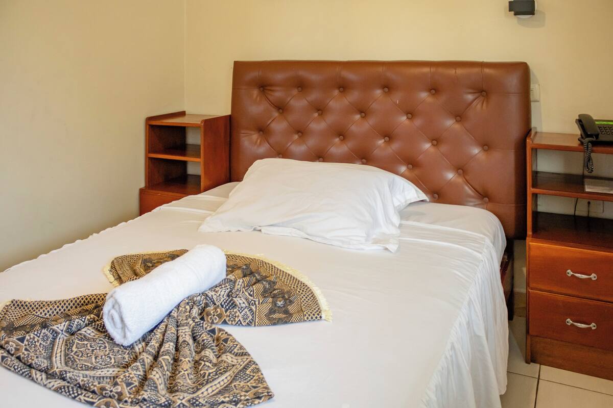 superior single room | 1 bedroom, down duvets, in-room safe, desk