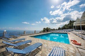 Outdoor pool, pool umbrellas, sun loungers - Litharia Apartments Corfu by Checkin (Corfu)