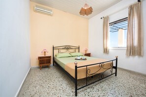 Family Apartment, 2 Bedrooms, Balcony, Sea View (for 5) | Langsir/tirai gelap terus, seterika/papan seterika 