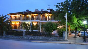 Façade de lâhĂ©bergement - soirĂ©e/nuit