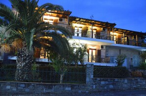 Front of property - evening/night - Alkionis Studios (Kassandra)