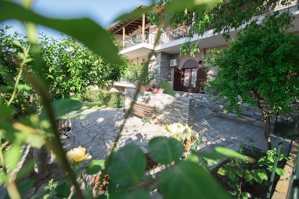 Exterior - Alkionis Studios (Kassandra)