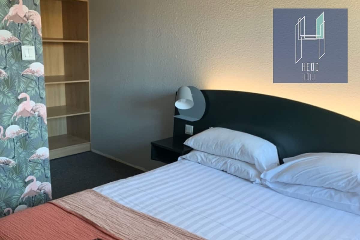 Classic Double Room | Memory foam beds, individually furnished, desk, laptop workspace