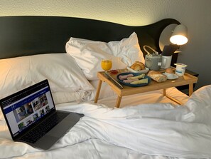 Dobbeltrom – classic | Memory foam-senger, individuelt innredet og skrivebord