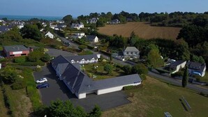 Front of property - Hotel Heod (Binic-Etables-sur-Mer)