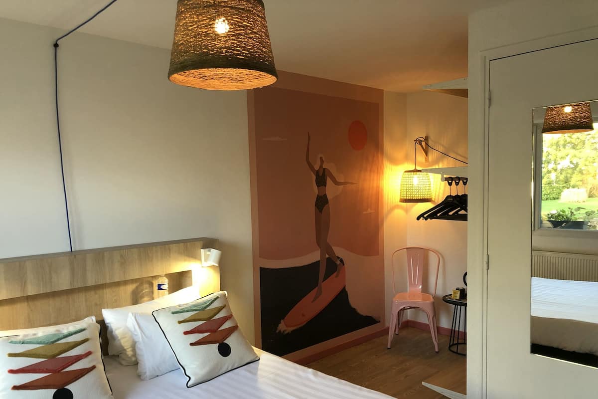 Superior Double Room, 1 Queen Bed, Non Smoking, Garden View | Desk, laptop workspace, blackout drapes, soundproofing